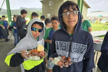 Foto - Churrasco na Escola Municipal Antonio Ferreira