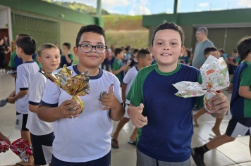 Foto - Entrega de Ovos de Páscoa Escolas Municipais