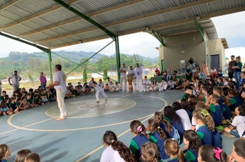 Foto - Capoeira, Cultura e Educação na Escola Antonio Ferreira
