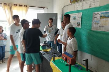 Foto - Feira de Conhecimento: Escola Municipal Antônio Ferreira