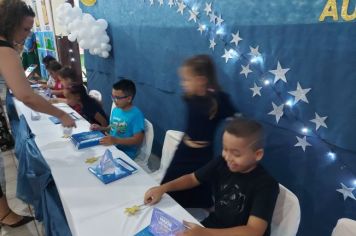 Foto - Noite de Autógrafos na Pré-Escola Luzia Sanches Diniz celebra educação, cultura e criatividade