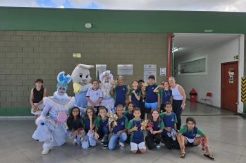 Foto - Entrega de Ovos de Páscoa Escolas Municipais