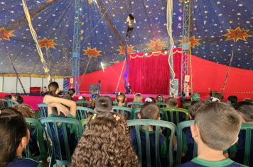 Foto - Crianças da Pré-Escola vivem dia mágico no circo em Jacutinga