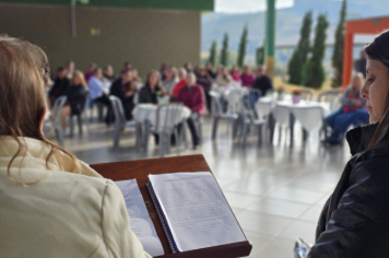 Foto - Professores da rede municipal de Albertina recebem Chromebooks para uso pedagógico