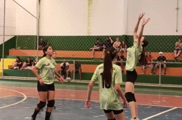 Foto relacionada - Um sábado histórico para o vôlei de base em Albertina