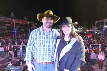 Foto - Tradição e fé embalaram o segundo dia do rodeio