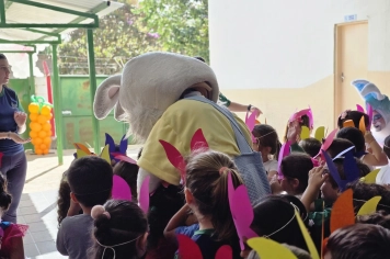 Foto - Entrega de Ovos de Páscoa Escolas Municipais