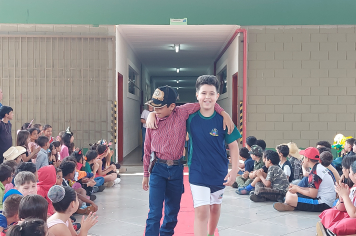 Foto - Dia de Fantasia na Escola Municipal Antônio Ferreira