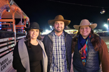 Foto - Tradição e fé embalaram o segundo dia do rodeio