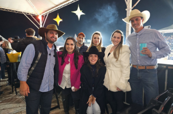 Foto - Abertura do 29º Rodeio leva emoção e espetáculo à arena!