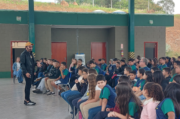 Foto - Uma Manhã de Emoção e Reflexão na Escola Antônio Ferreira
