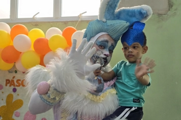 Foto - Entrega de Ovos de Páscoa Escolas Municipais