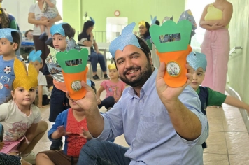 Foto - Entrega de Ovos de Páscoa Escolas Municipais