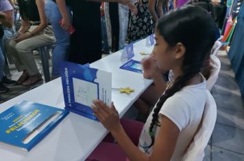 Foto - Noite de Autógrafos na Pré-Escola Luzia Sanches Diniz celebra educação, cultura e criatividade