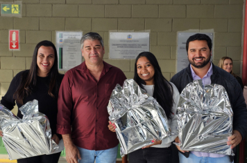 Foto - Professores da rede municipal de Albertina recebem Chromebooks para uso pedagógico