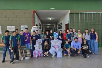Foto - Entrega de Ovos de Páscoa Escolas Municipais