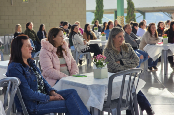 Foto - Professores da rede municipal de Albertina recebem Chromebooks para uso pedagógico