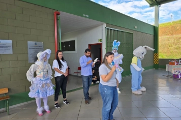 Foto - Entrega de Ovos de Páscoa Escolas Municipais