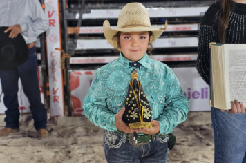 Foto - Tradição e fé embalaram o segundo dia do rodeio