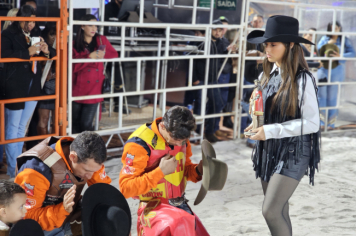 Foto - Abertura do 29º Rodeio leva emoção e espetáculo à arena!