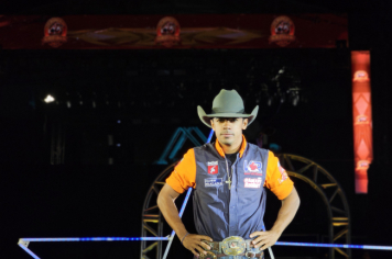Foto - Abertura do 29º Rodeio leva emoção e espetáculo à arena!