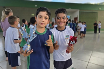 Foto - Entrega de Ovos de Páscoa Escolas Municipais