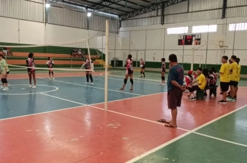Foto relacionada - Um sábado histórico para o vôlei de base em Albertina