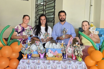 Foto - Entrega de Ovos de Páscoa Escolas Municipais
