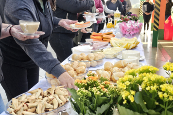 Foto - Professores da rede municipal de Albertina recebem Chromebooks para uso pedagógico
