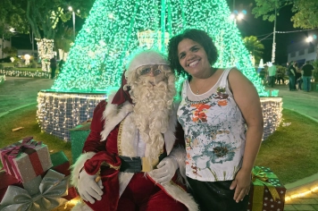 Foto relacionada - Albertina de Luz: primeira noite do Festival Natal de Luz enche a praça de emoção e esperança