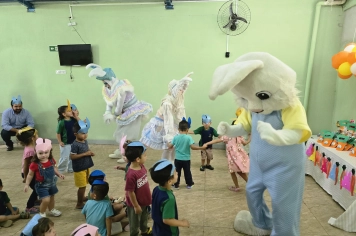 Foto - Entrega de Ovos de Páscoa Escolas Municipais