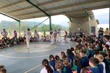 Foto - Capoeira, Cultura e Educação na Escola Antonio Ferreira