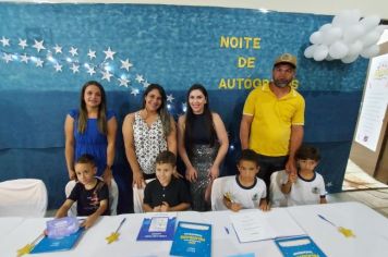 Foto - Noite de Autógrafos na Pré-Escola Luzia Sanches Diniz celebra educação, cultura e criatividade