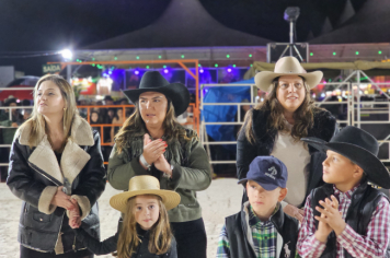 Foto - Abertura do 29º Rodeio leva emoção e espetáculo à arena!