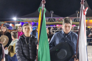 Foto - Abertura do 29º Rodeio leva emoção e espetáculo à arena!