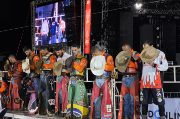 Foto - Tradição e fé embalaram o segundo dia do rodeio