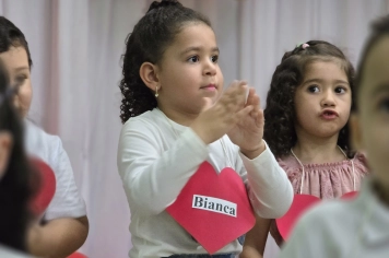 Foto relacionada - Amor em forma de homenagem marcou apresentações do Dia das Mães nas escolas municipais de Albertina