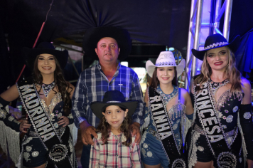 Foto - Tradição e fé embalaram o segundo dia do rodeio