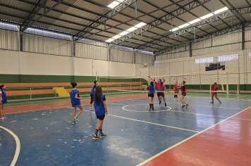 Foto - Treino de Vôlei de Base