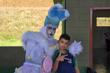 Foto - Entrega de Ovos de Páscoa Escolas Municipais