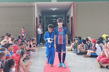 Foto - Dia de Fantasia na Escola Municipal Antônio Ferreira