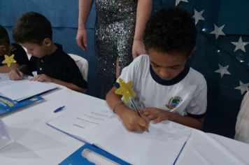 Foto - Noite de Autógrafos na Pré-Escola Luzia Sanches Diniz celebra educação, cultura e criatividade