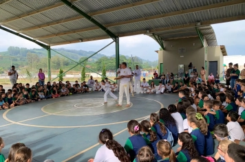 Foto - Capoeira, Cultura e Educação na Escola Antonio Ferreira