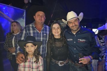 Foto - Tradição e fé embalaram o segundo dia do rodeio