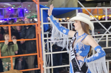 Foto - Tradição e fé embalaram o segundo dia do rodeio