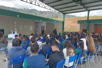 Foto - Uma Manhã de Emoção e Reflexão na Escola Antônio Ferreira