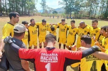 Foto - Cruzeirinho Empata com Folha Seca e Atletas Recebem Certificados de Participação