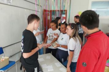 Foto - Feira de Conhecimento: Escola Municipal Antônio Ferreira