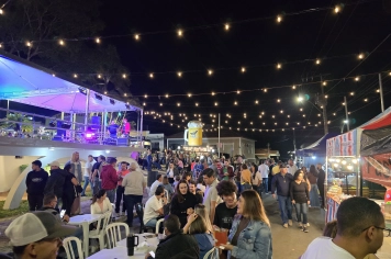 Foto relacionada - Feira Noturna leva grande público à praça e movimenta Albertina com música, sabores e convivência
