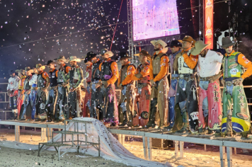 Foto - Tradição e fé embalaram o segundo dia do rodeio